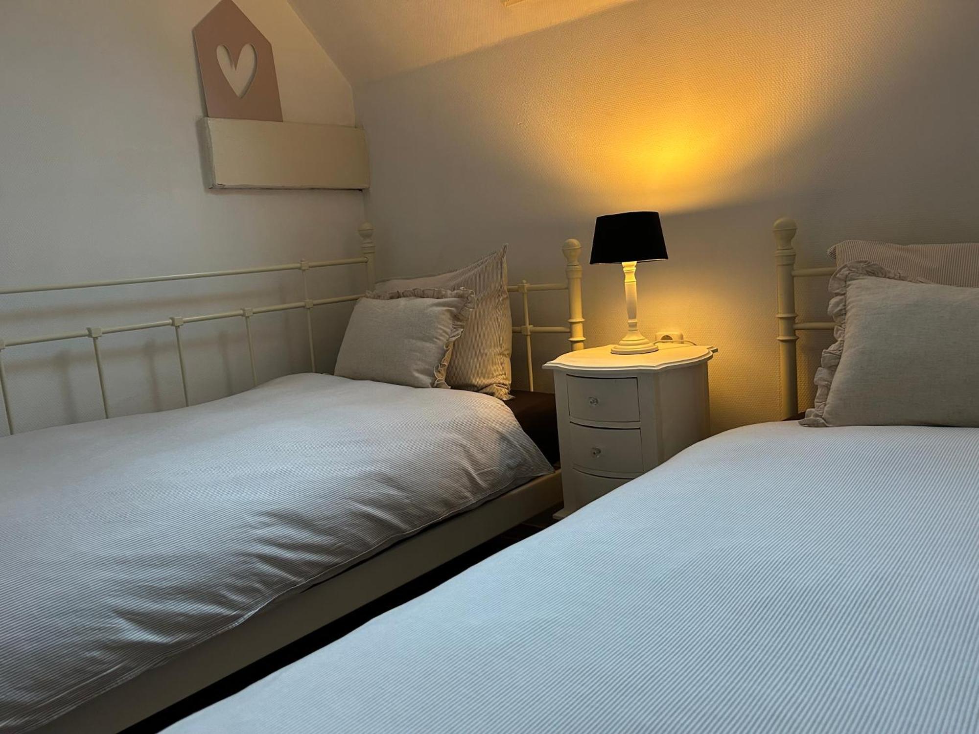T'Hus Bed & Breakfast Katlijk Buitenkant foto